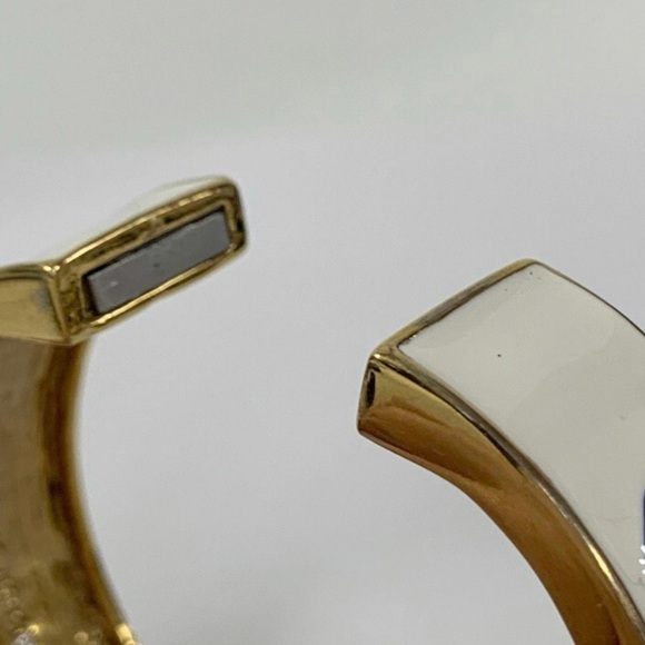 Vintage Betsey Johnson Ivy League Collection Gold Textured Bracelet - Picture 5 of 5